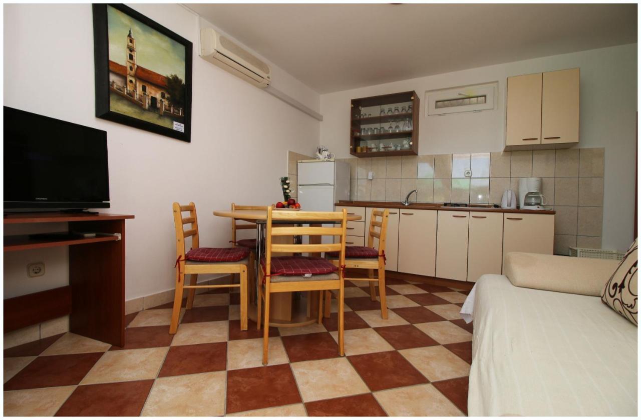 Apartments Elvis Primosten Exterior photo